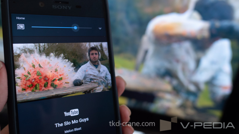 YouTubeをChromecastでキャストしながら音声調整している様子