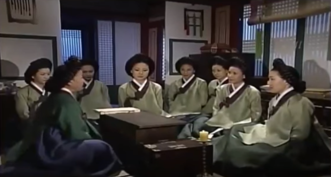 最高尚官の戦いにひそむ黒い影