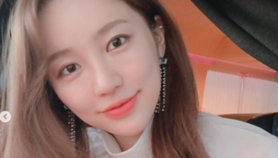 韓国女優ユンウネの写真