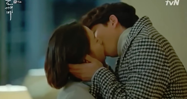 『トッケビ』コンユ＆キムゴウンのキスシーン